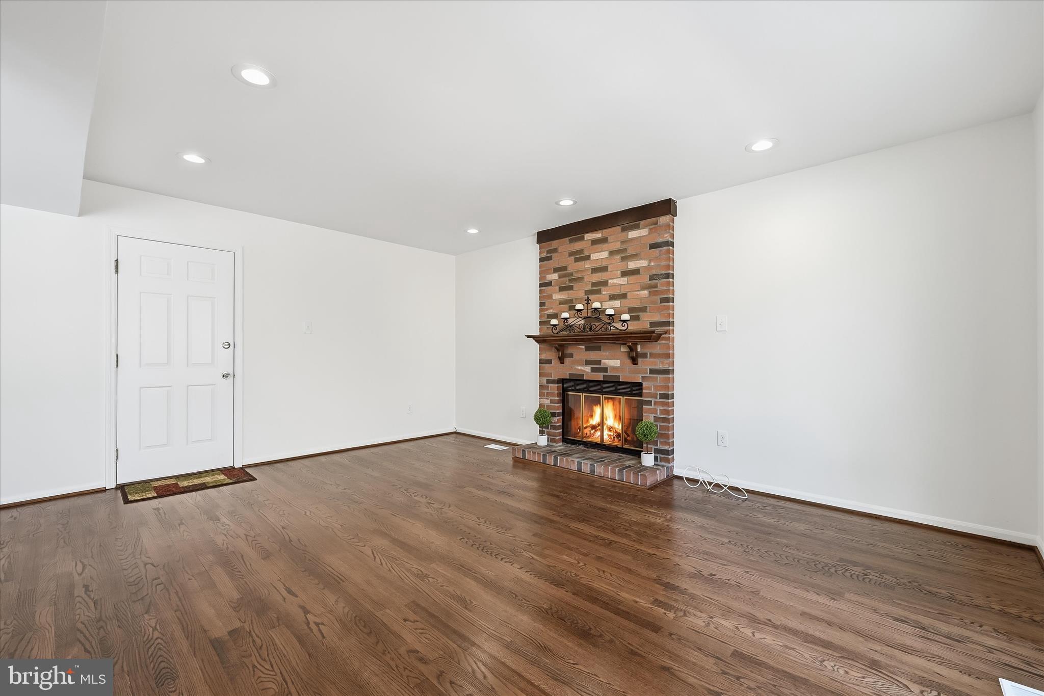 9500 Windbeat Way Columbia, MD 21046 - Photo 4 of 64 Gleaming refinished hardwood floors in family room