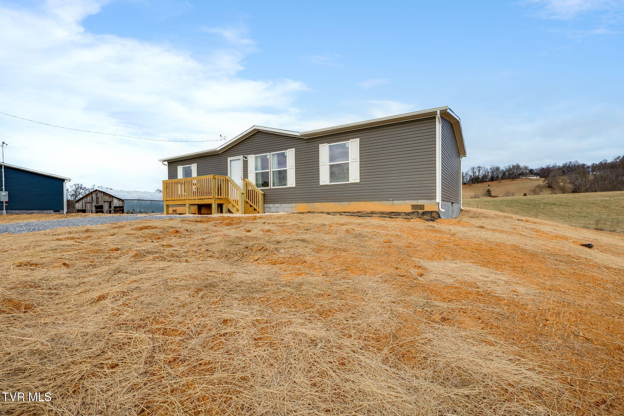935 Milburnton Road Limestone, TN 37681 - Photo 3 of 26 003