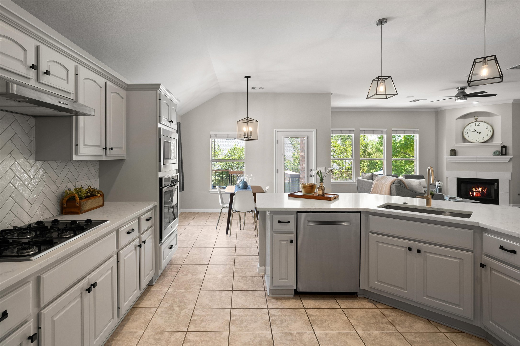 100 Stratton Court Austin, TX 78737 - Photo 14 of 38 Plenty of room for multiple chefs.
