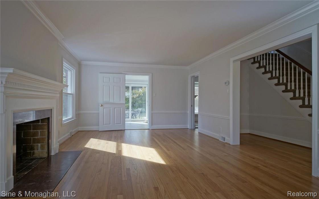 1007 Bedford Road Grosse Pointe, MI 48230 - Photo 4 of 25 5-photo-web-1680x1050-113711.jpg