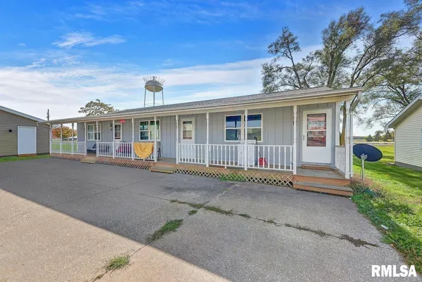 $700 | 103 East 2nd Street, Unit E, Glasford, IL 61533