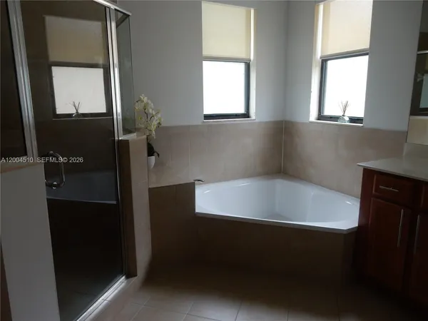 $920,000 | 11455 Northwest 88th Lane, Doral, FL 33178