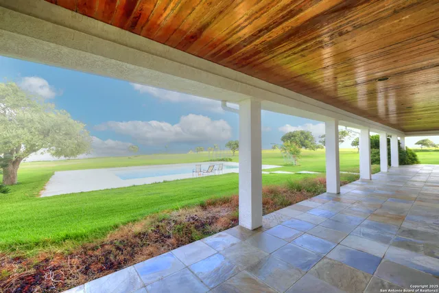 a view of entryway and livingroom with furniture