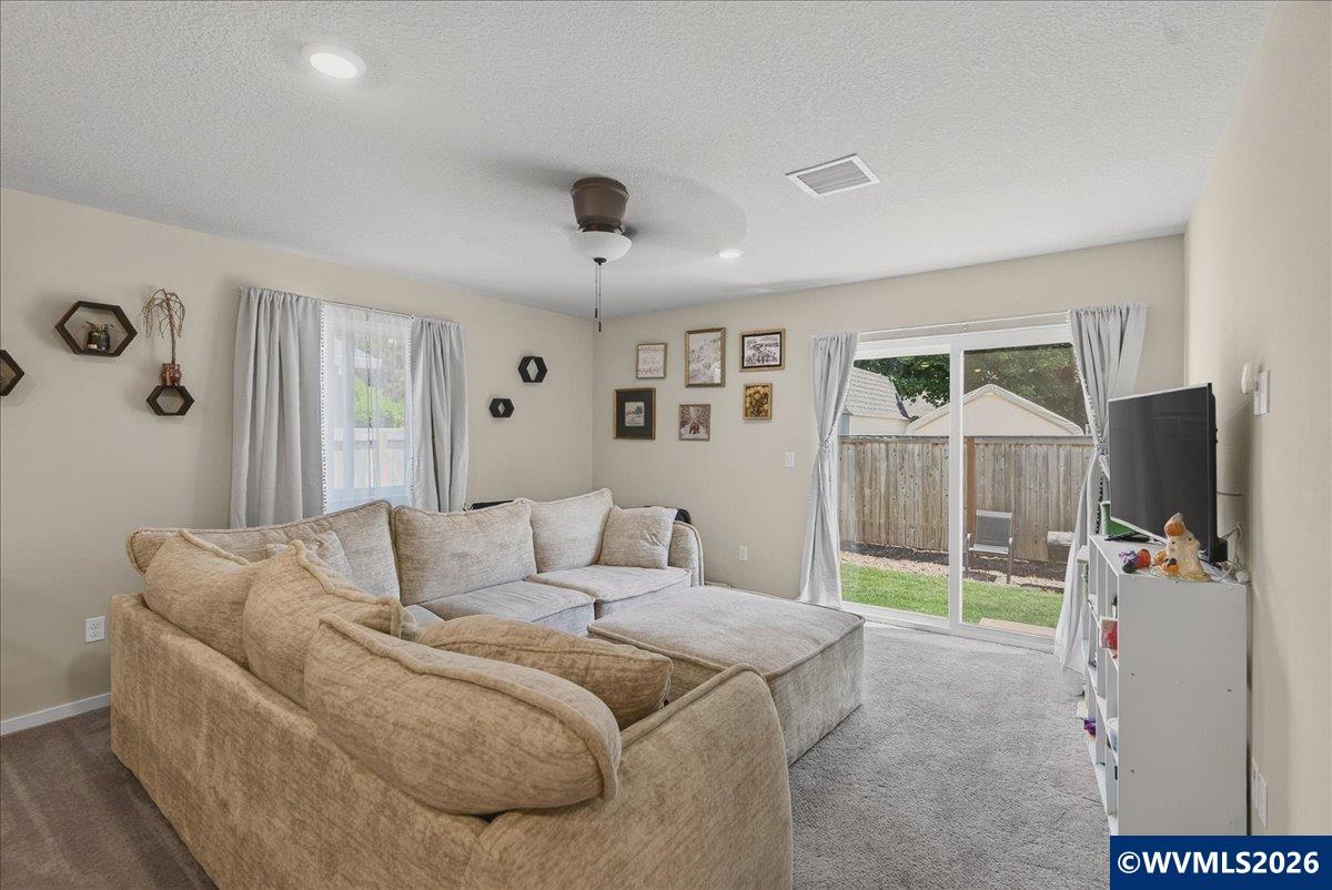 2081 Luna Way Lebanon, OR 97355 - Photo 18 of 33