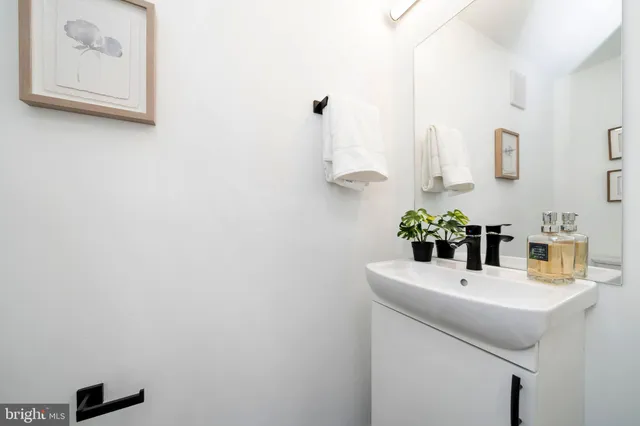 $2,900 | 750 19th Street Northeast, Unit 3, Washington, DC 20002