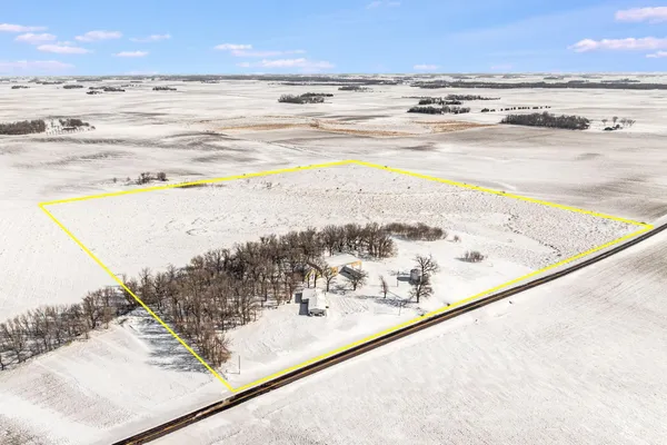 $275,000 | 1734 40th Street, Fairmont, MN 56031