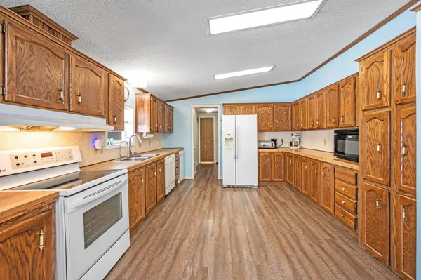 $275,000 | 1734 40th Street, Fairmont, MN 56031