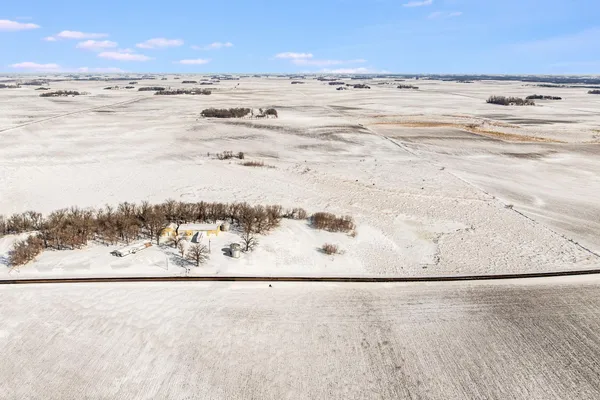 $275,000 | 1734 40th Street, Fairmont, MN 56031