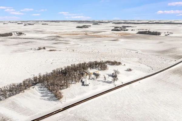 $275,000 | 1734 40th Street, Fairmont, MN 56031