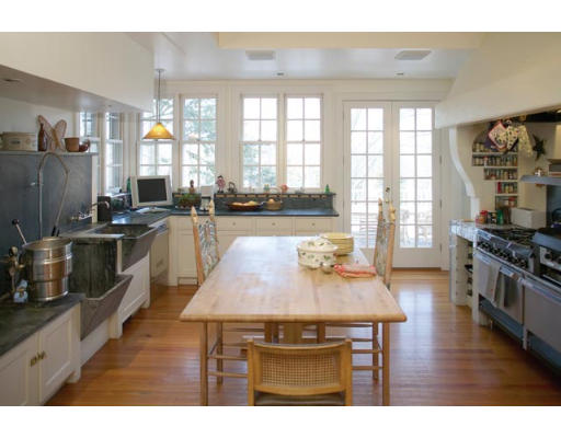 85 Essex Road Newton, MA 02467 - Photo 6 of 9