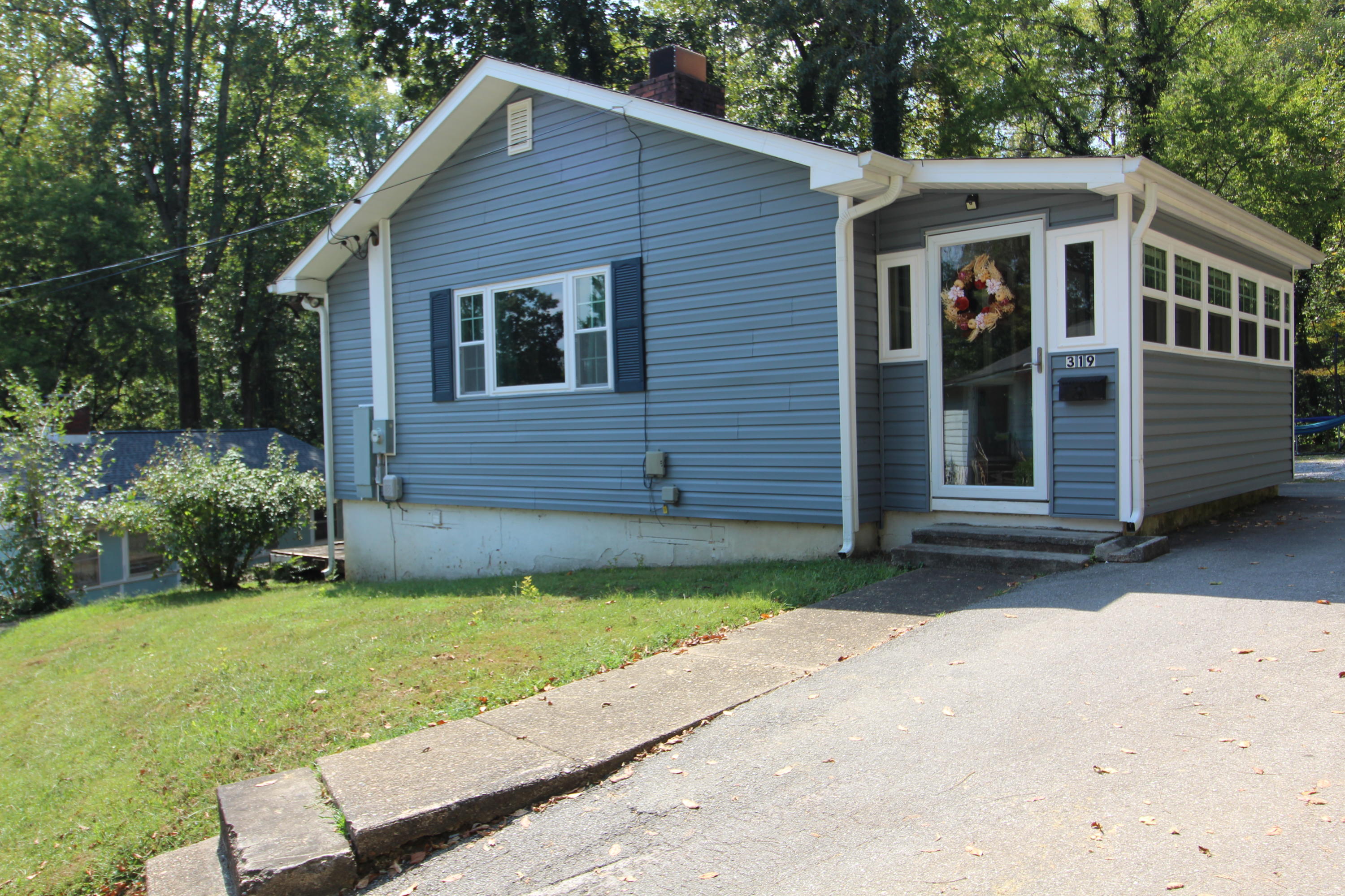 319 West Faunce Road Oak Ridge, TN 37830 - Photo 2 of 32 Exterior