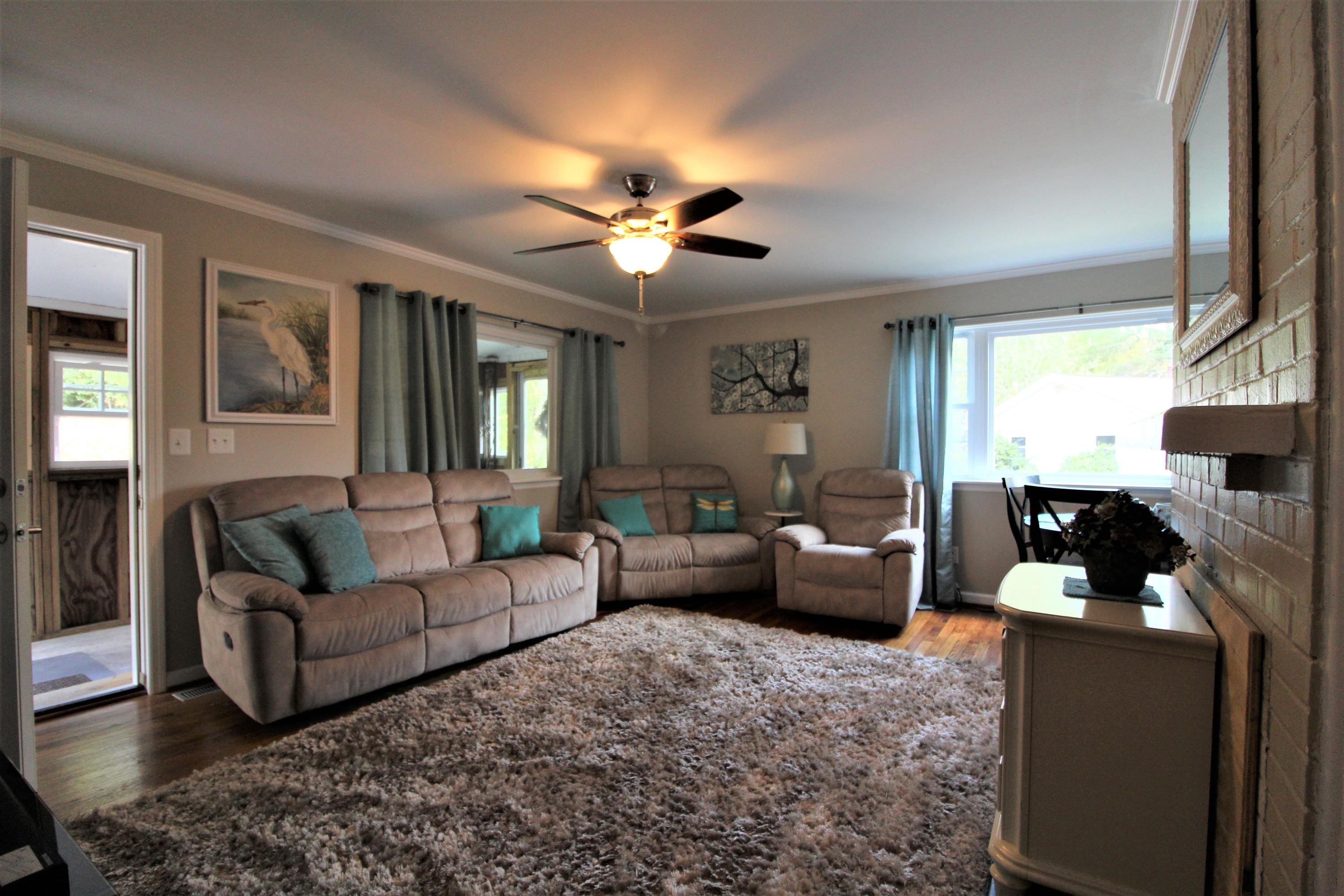 319 West Faunce Road Oak Ridge, TN 37830 - Photo 14 of 32 Living Room