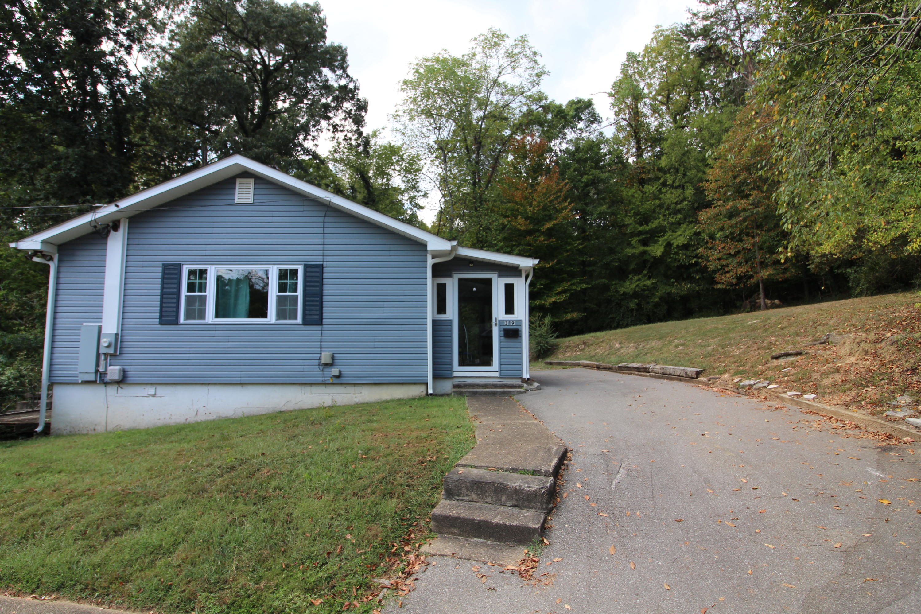 319 West Faunce Road Oak Ridge, TN 37830 - Photo 9 of 32 Side view