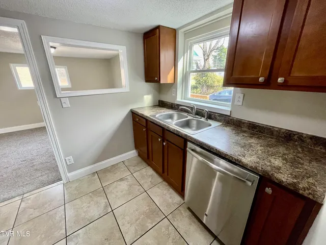 $499,000 | 2412-14 Bradley Street, Bristol, VA 24201