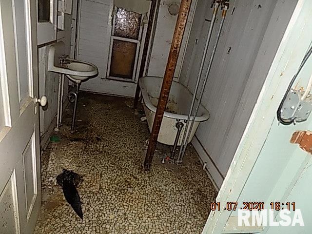 420 North 3rd Street Clinton, IA 52732 - Photo 4 of 13 Gallery Image 4