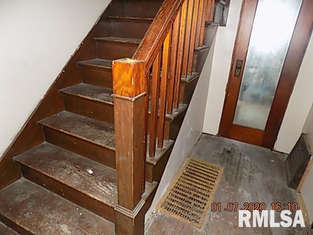 420 North 3rd Street Clinton, IA 52732 - Photo 5 of 13 Gallery Image 5