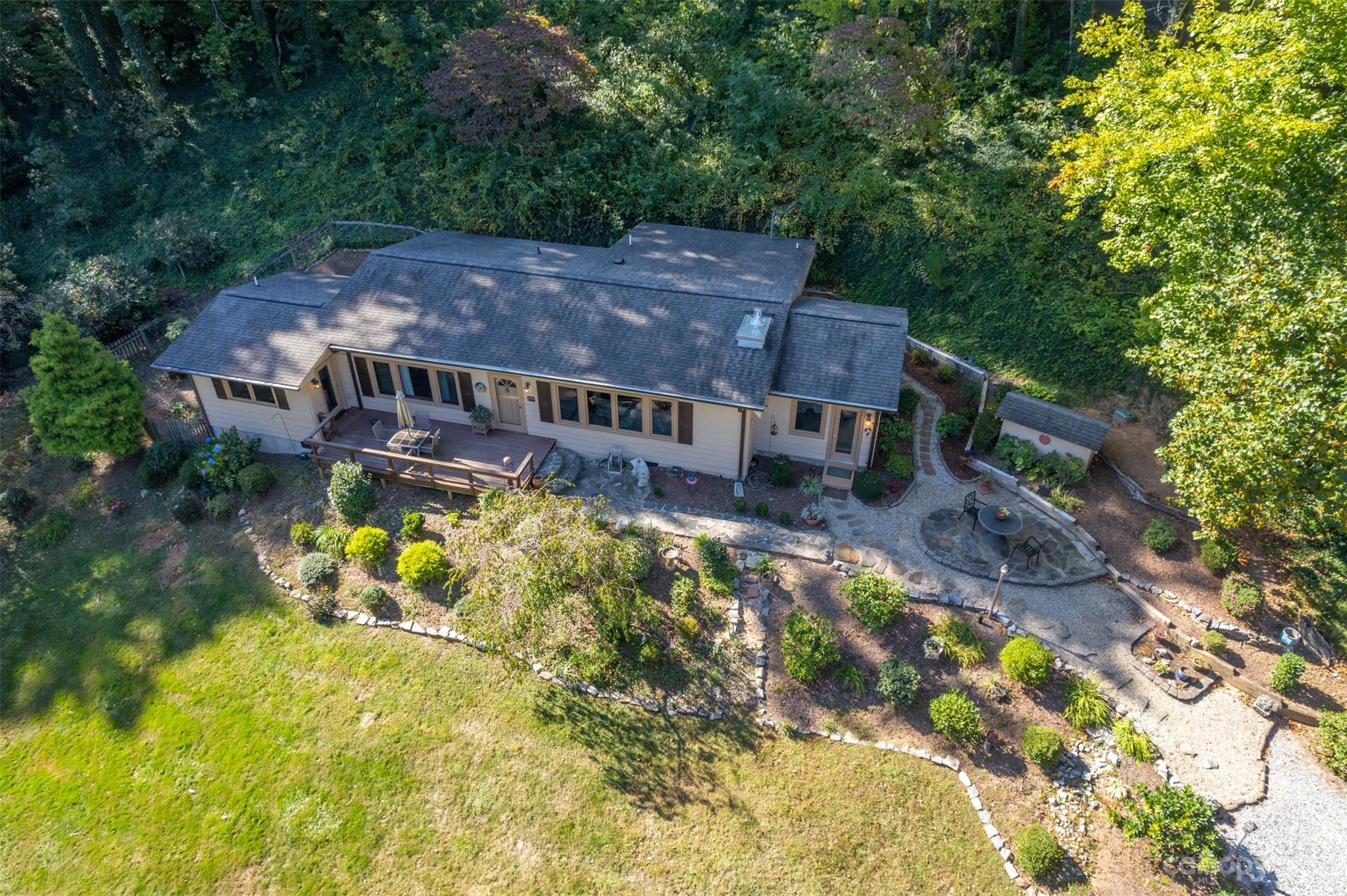137 Judge Road Tryon, NC 28782 - Photo 4 of 48 Gallery Image 4
