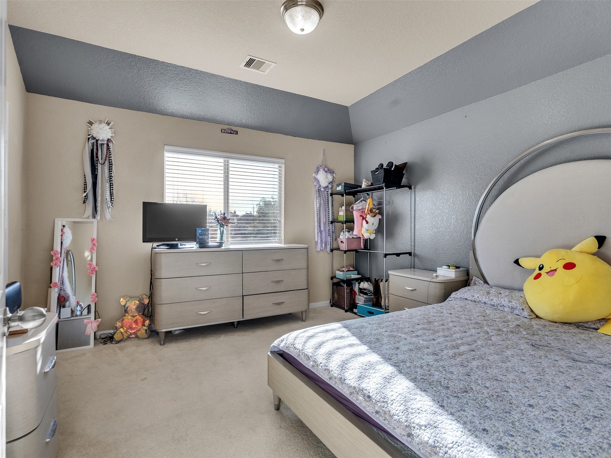 522 Summer Mist Lane Rosenberg, TX 77469 - Photo 22 of 36 Love the modern vibes in this bedroom! The gray accent wall and vaulted ceilings give it such a cool, airy feel.