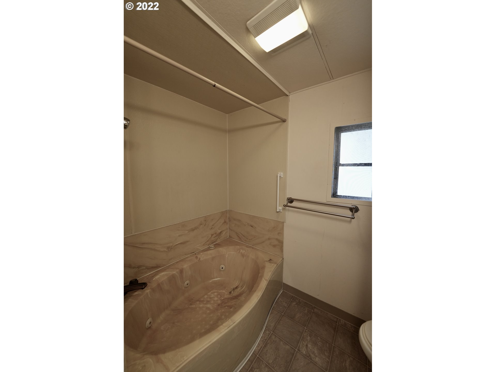 3530 Game Farm Road, Unit 11 Springfield, OR 97477 - Photo 13 of 27 a view of a room with door