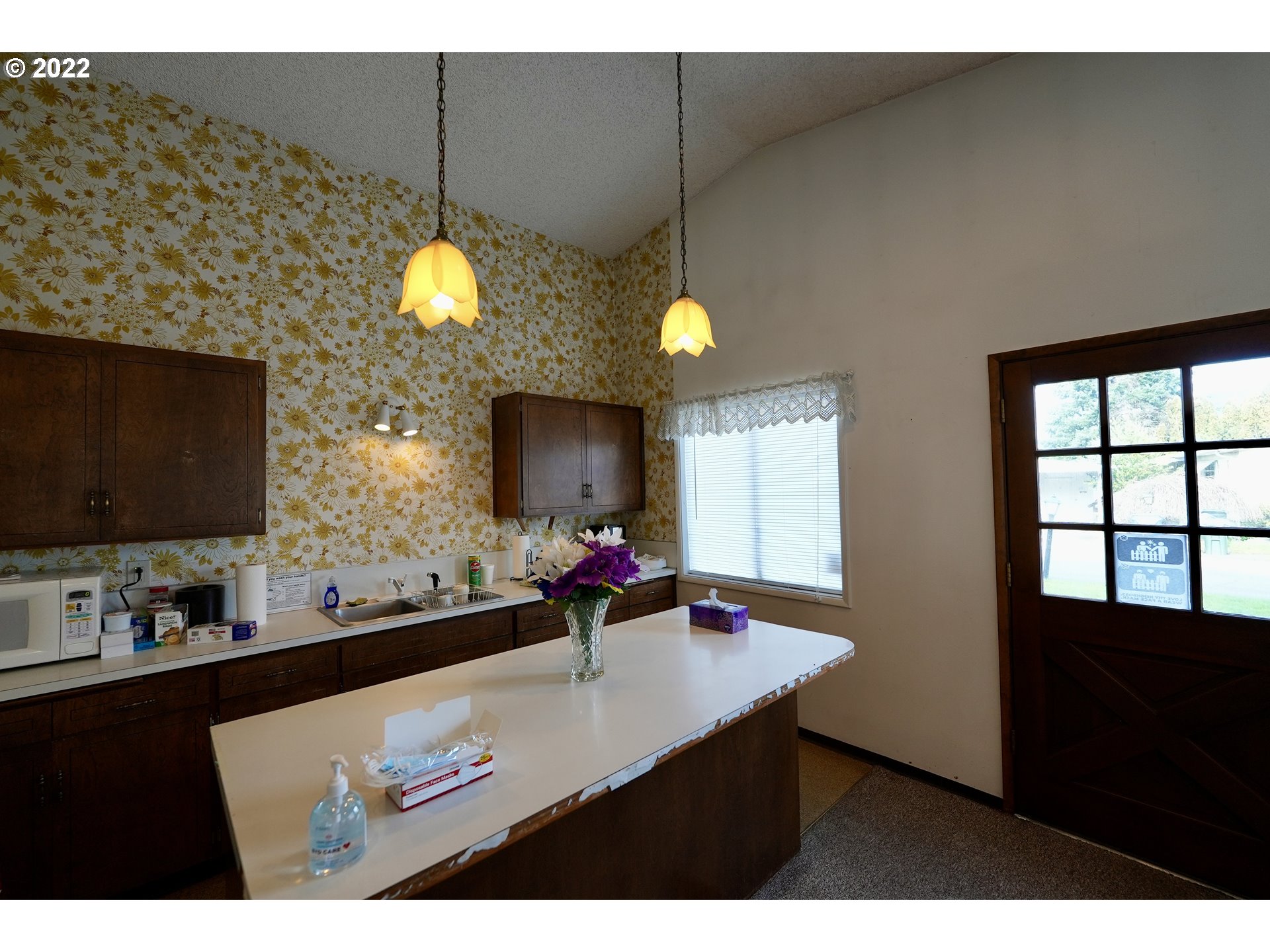 3530 Game Farm Road, Unit 11 Springfield, OR 97477 - Photo 23 of 27 a kitchen with a sink and a microwave