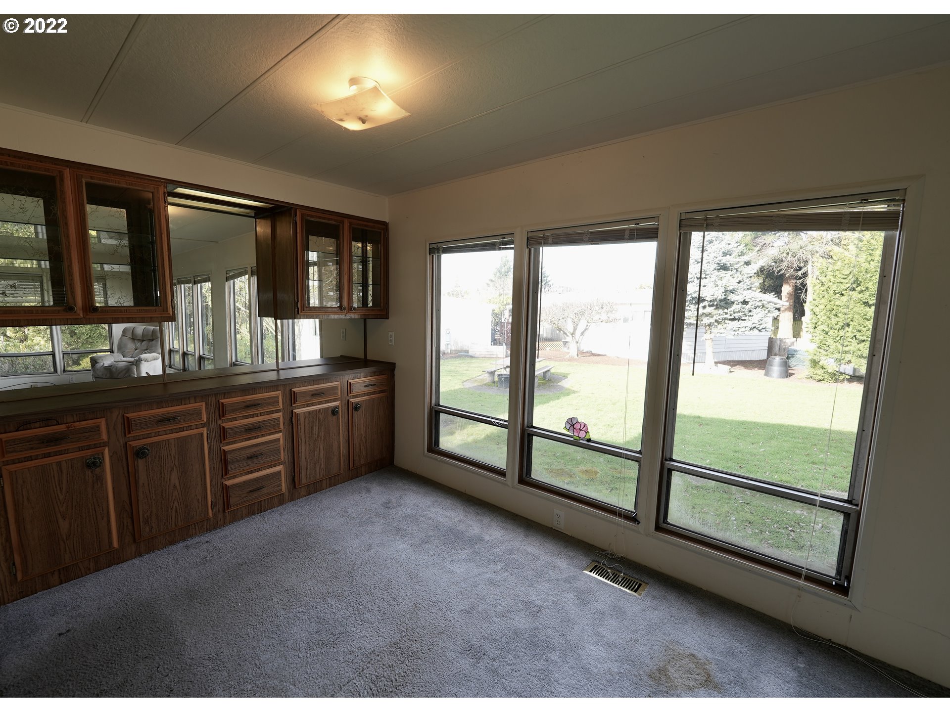 3530 Game Farm Road, Unit 11 Springfield, OR 97477 - Photo 6 of 27 a room with a large window