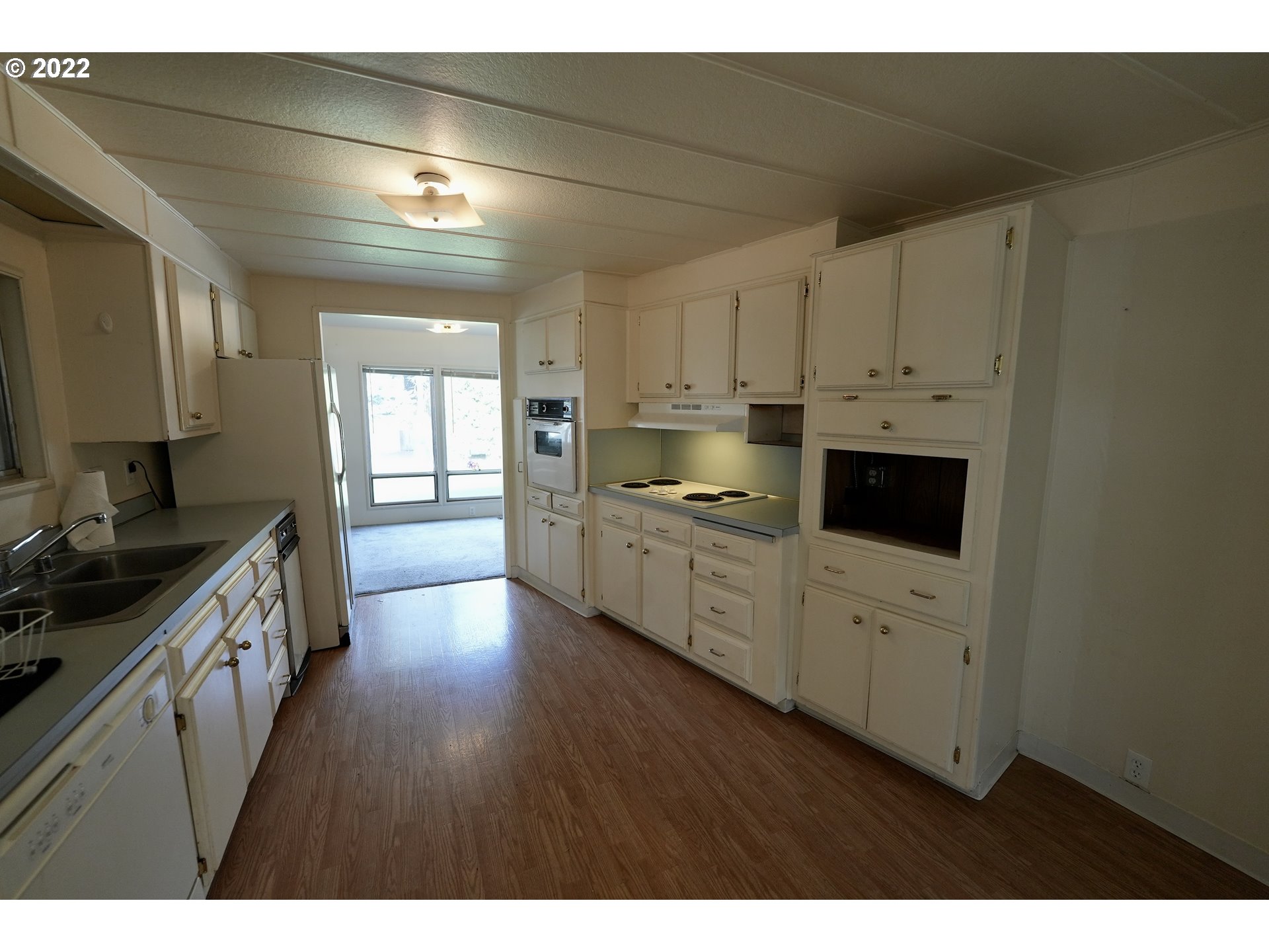 3530 Game Farm Road, Unit 11 Springfield, OR 97477 - Photo 8 of 27 a kitchen with cabinets a sink and appliances