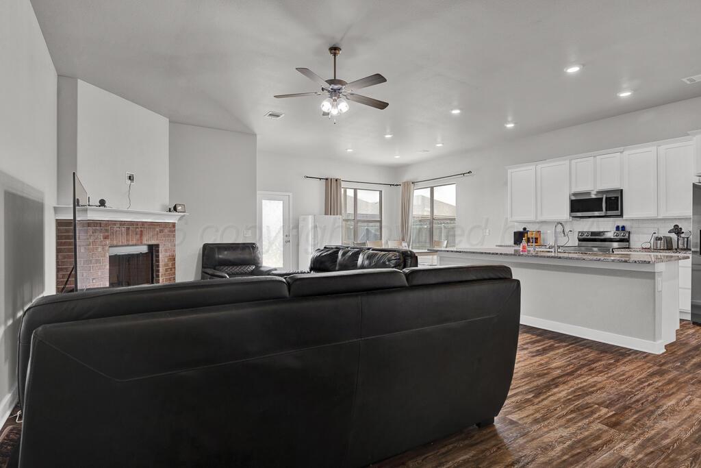 1639 Wesleyan Street Amarillo, TX 79118 - Photo 6 of 24 living room 3