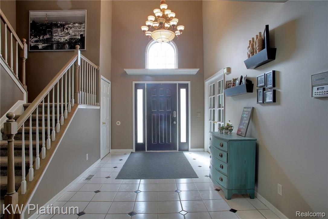 51955 Lillian Road New Baltimore, MI 48047 - Photo 4 of 33 Foyer.jpg