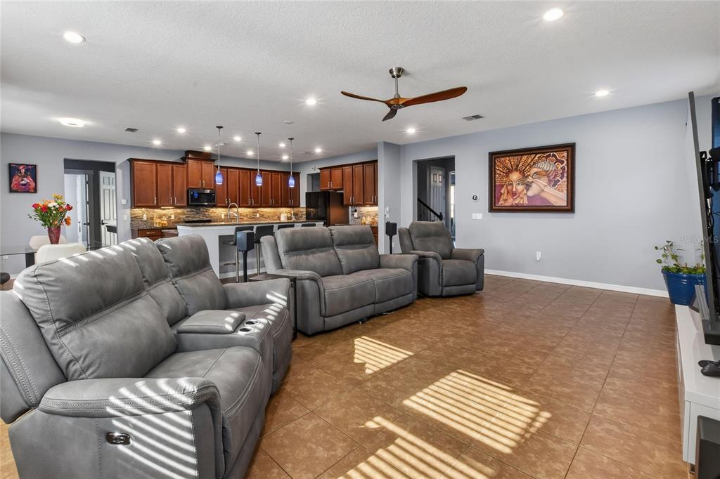 232 Magneta Loop Auburndale, FL 33823 - Photo 35 of 80 a living room with furniture and a ceiling fan