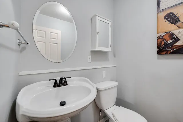 $799,000 | 16 Lakewood Parkway, Burlington, VT 05408