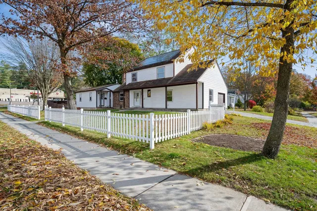 $799,000 | 16 Lakewood Parkway, Burlington, VT 05408