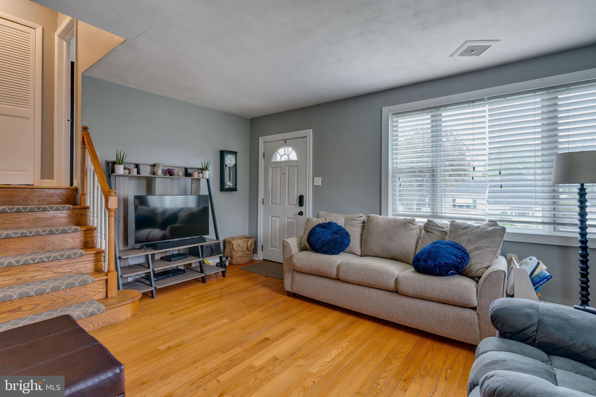 8614 Sagamore Road Philadelphia, PA 19128 - Photo 2 of 20