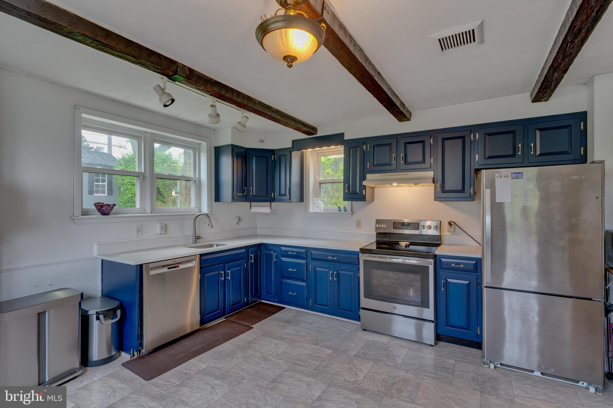 8614 Sagamore Road Philadelphia, PA 19128 - Photo 9 of 20