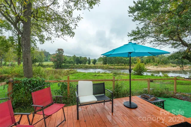 an outdoor sitting area with chairs and garden