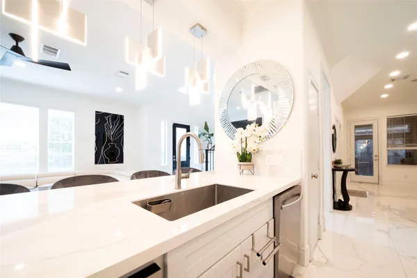 $5,300 | 4744 Post Oak Timber Drive, Unit 39, Houston, TX 77056