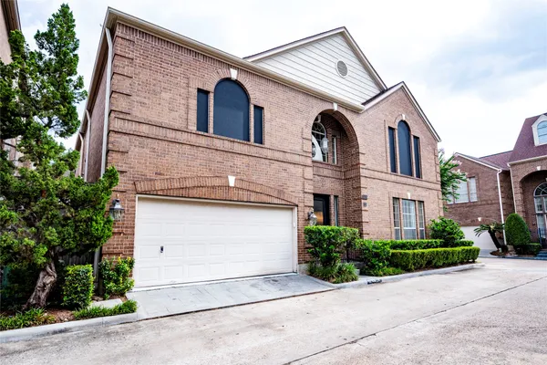 $5,300 | 4744 Post Oak Timber Drive, Unit 39, Houston, TX 77056