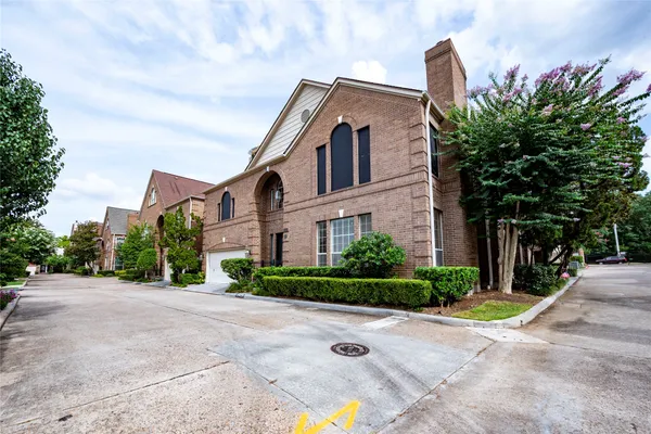 $5,300 | 4744 Post Oak Timber Drive, Unit 39, Houston, TX 77056