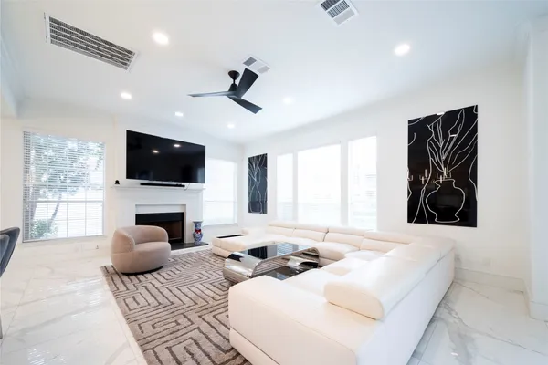 $5,300 | 4744 Post Oak Timber Drive, Unit 39, Houston, TX 77056