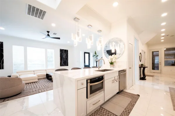 $5,300 | 4744 Post Oak Timber Drive, Unit 39, Houston, TX 77056