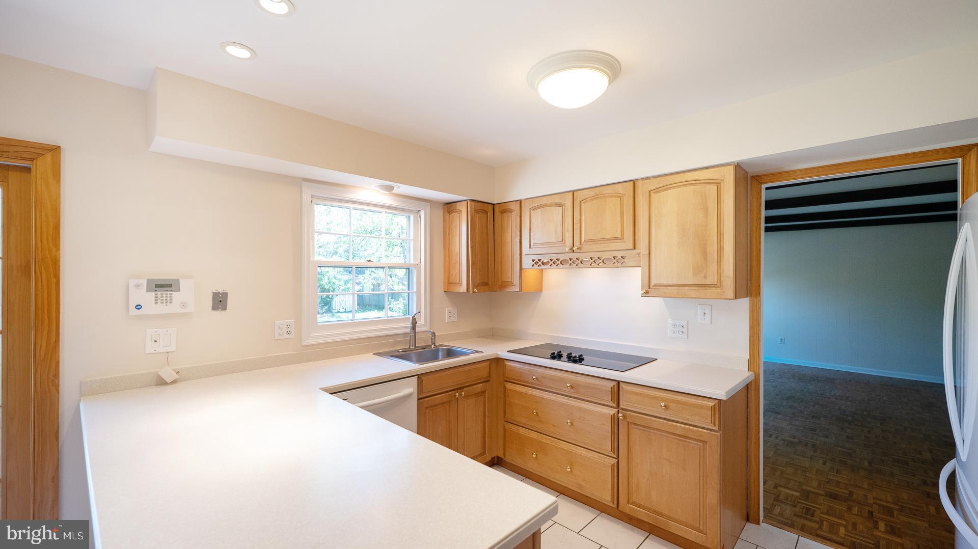 3017 Birchtree Lane Silver Spring, MD 20906 - Photo 11 of 39 Kitchen with double oven