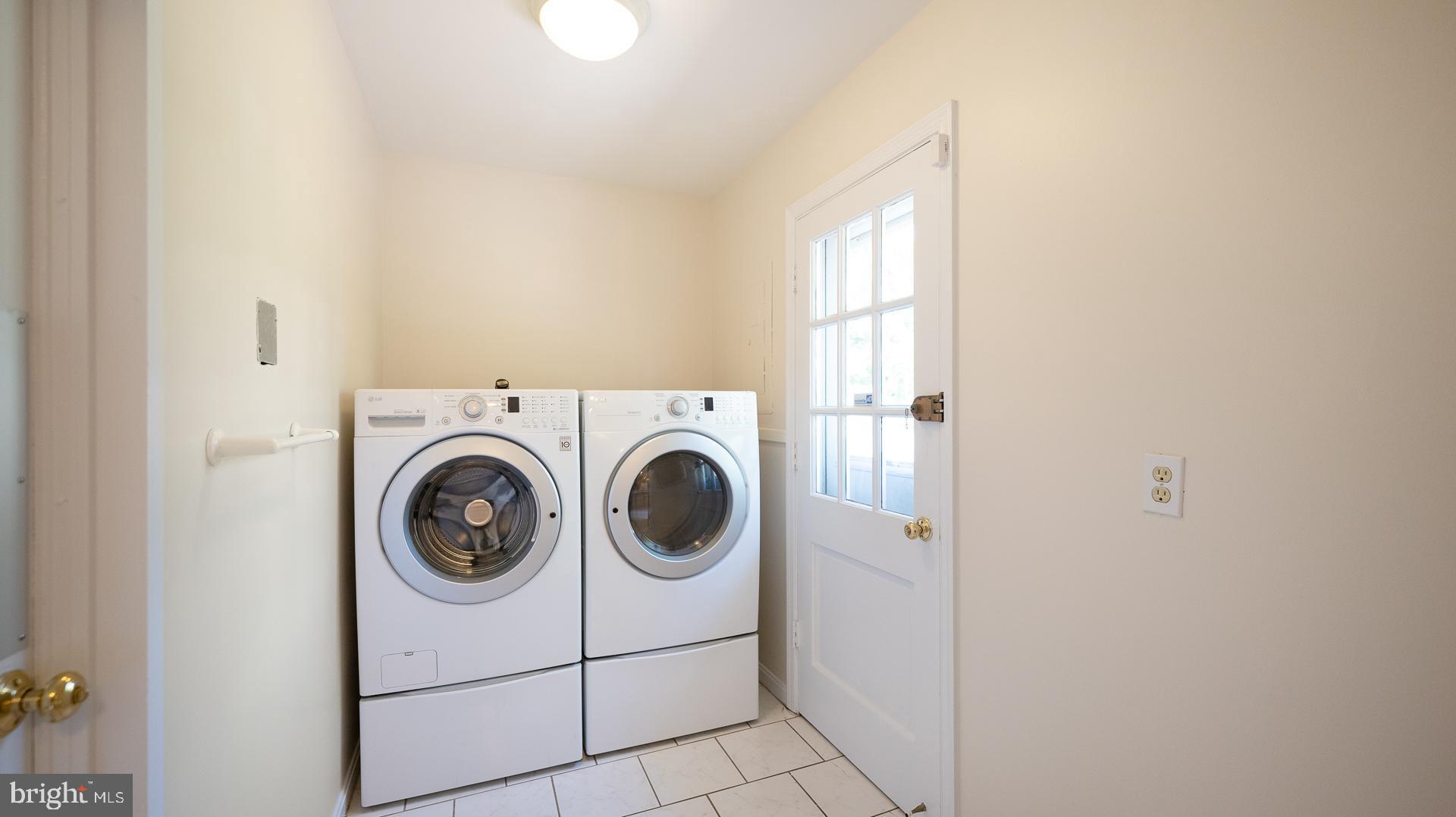 3017 Birchtree Lane Silver Spring, MD 20906 - Photo 16 of 39 Separate laundry/mud room