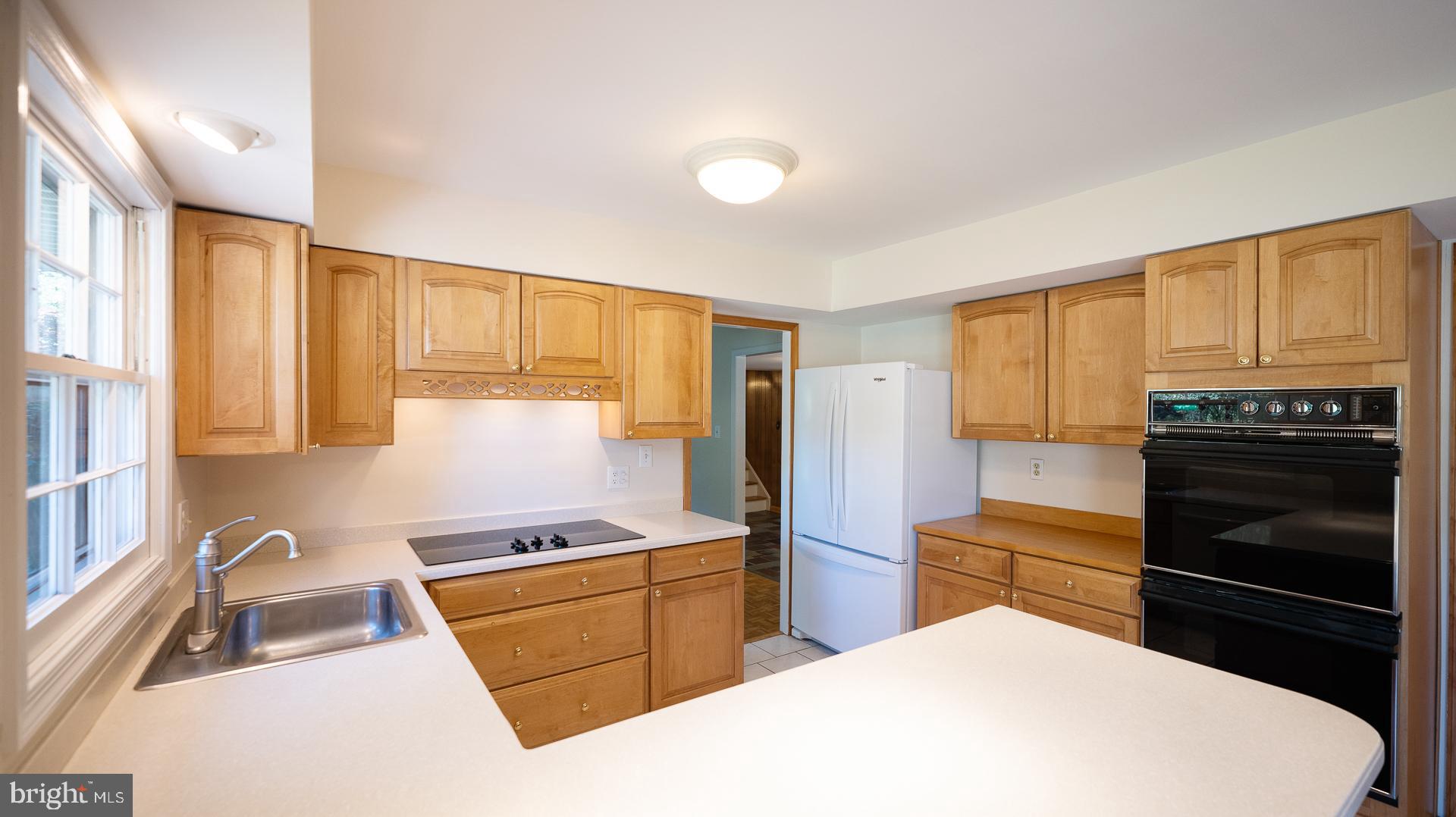 3017 Birchtree Lane Silver Spring, MD 20906 - Photo 10 of 39 Kitchen