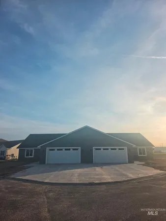 $450,000 | 39 Lakeside Loop, Burley, ID 83318