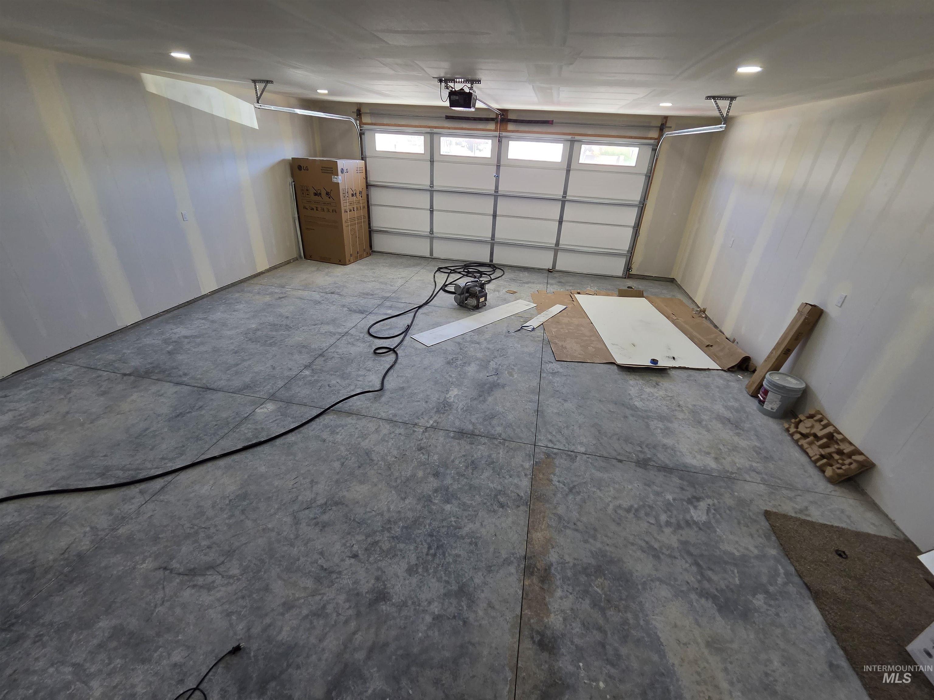 39 Lakeside Loop Burley, ID 83318 - Photo 14 of 15 View of garage