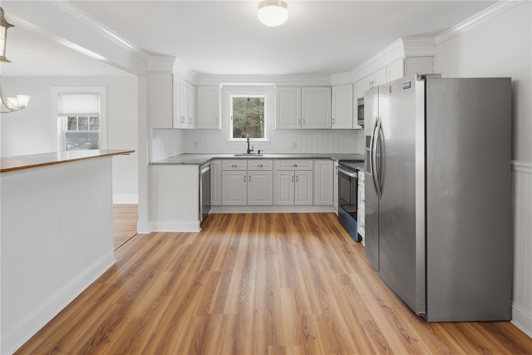 179 Schoolhouse Road Warren, RI 02885 - Photo 9 of 34