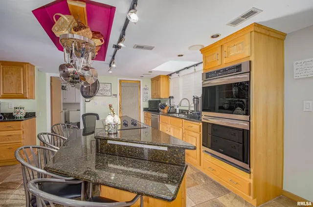 $589,900 | 1114 South Perrine, Centralia, IL 62801