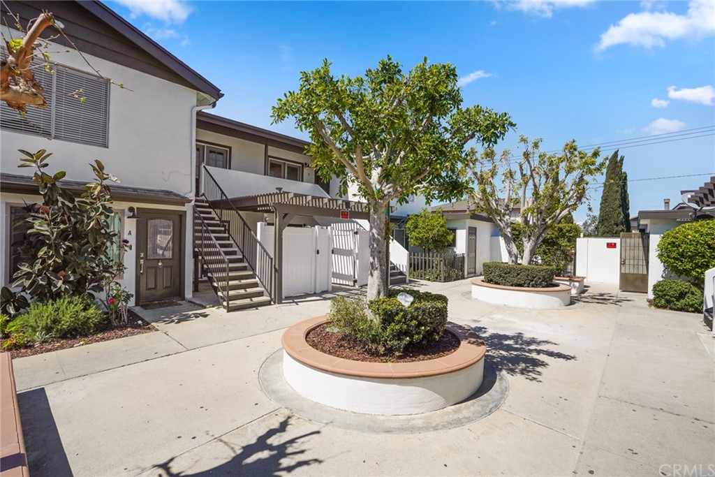 1010-1016 Valencia Street Costa Mesa, CA 92626 - Photo 3 of 5 a view of a house with a small yard and sitting area