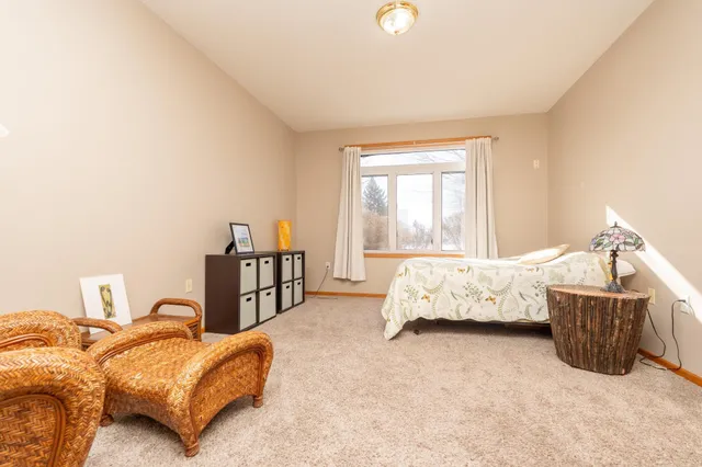 $274,900 | 1242 Crystal Place East, Chaska, MN 55318