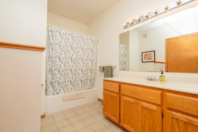 $274,900 | 1242 Crystal Place East, Chaska, MN 55318