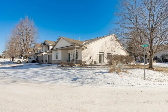 $274,900 | 1242 Crystal Place East, Chaska, MN 55318